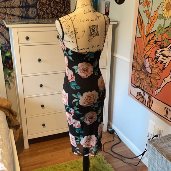 Floral Bodycon Cocktail Dress - Picture 3 of 5